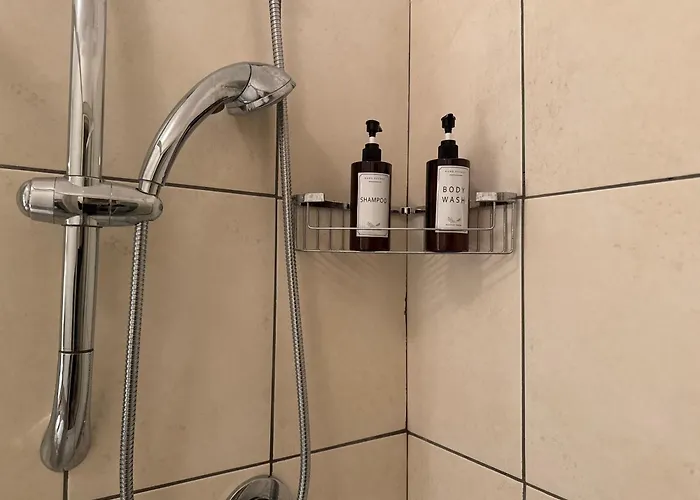 Apartment W Like On Hert Of Center *